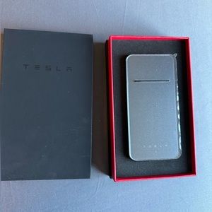 Tesla Wireless Charging Station 2.0 Steel Grey BNIB